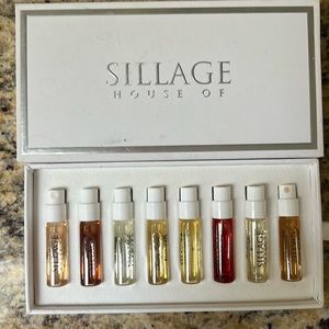 House of Sillage Women’s Signature Sample set of fine perfumes